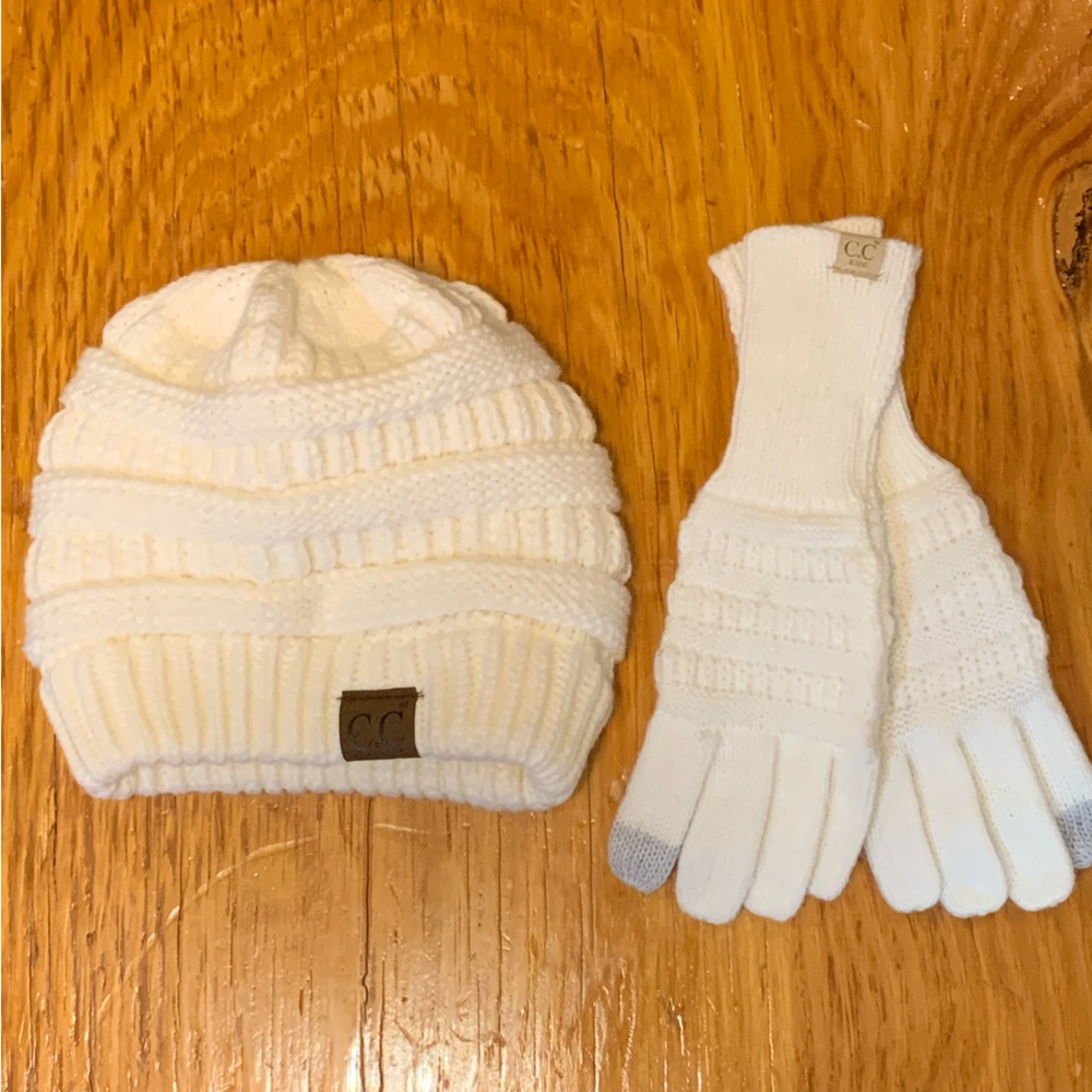 CC hat and gloves set. Kids size. EC